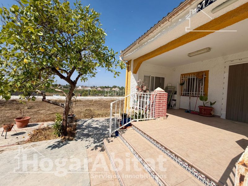Foto 84b25a15-2e0c-4bb2-bd30-1653f3293adb. Chalet  con piscina, garaje y terraza en Urbanizaciones Llíria