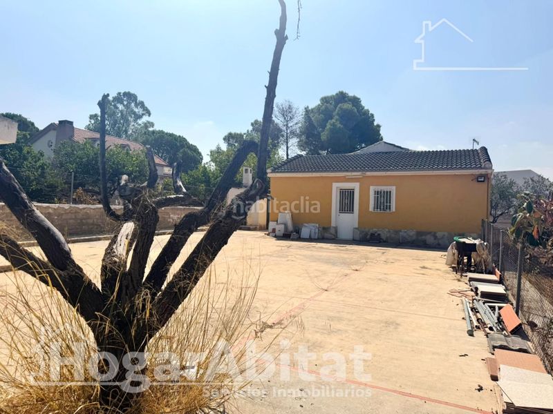 Foto 960d9f1f-7d3f-4b31-9b74-41e4970c270f. Chalet  con piscina, garaje y terraza en Urbanizaciones Llíria