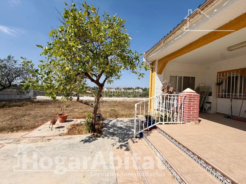 Foto 96e17d4e-4784-4c88-baad-2948699ac1a6. Chalet  con piscina, garaje y terraza en Urbanizaciones Llíria