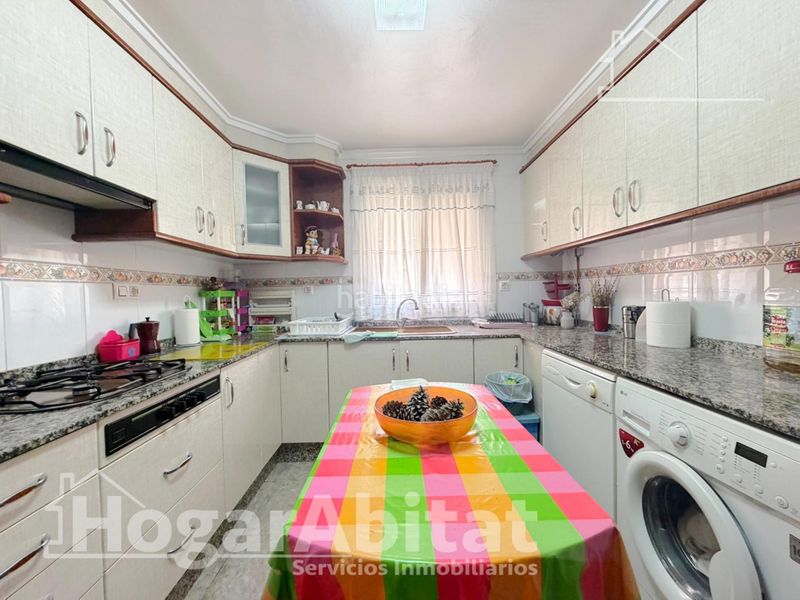 Foto a14c9d3b-3c8c-4ac7-9808-5252817d7fb1. Chalet  con piscina, garaje y terraza en Urbanizaciones Llíria