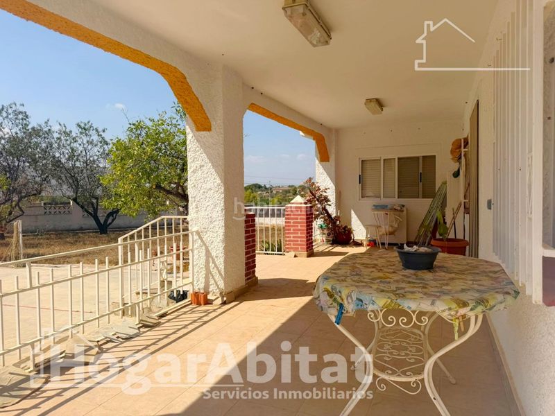 Foto a2082501-e050-4ae2-a204-a5aec47a5ff7. Chalet  con piscina, garaje y terraza en Urbanizaciones Llíria
