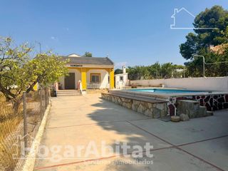 Chalet  Calle pintor salvador abril. Chalet con piscina, garaje y terraza