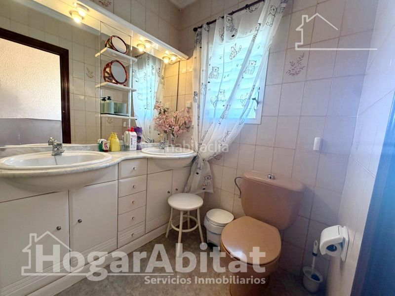 Foto b7f812a6-0b5b-4558-8ea4-5e0b5b4b44b2. Chalet  con piscina, garaje y terraza en Urbanizaciones Llíria