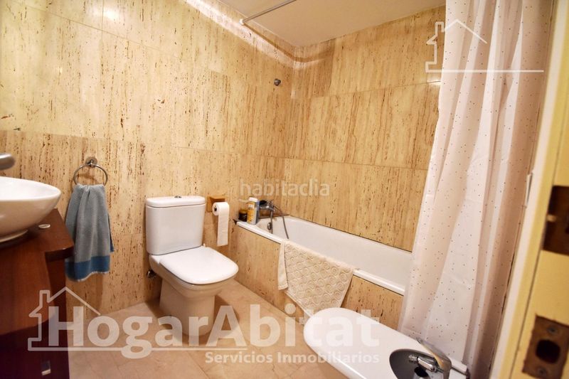 Foto a89fc2eb-2c95-4e33-8567-c3d3fccaca72. Casa adossada amb aparcament piscina a Oliva playa Oliva