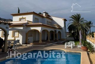 Xalet  Calle rosa. Precioso  chaelt con piscina, garaje, barbacoa y terraza