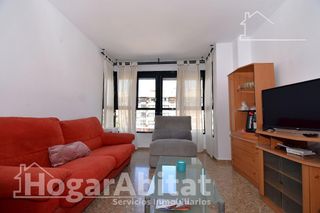 Appartement à Moncada. Seminuevo en residencial con piscina, balcón, garaje y trastero