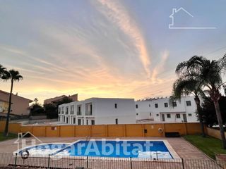 Casa adossada  Calle griva. Precioso adosado con piscina, garaje y terraza