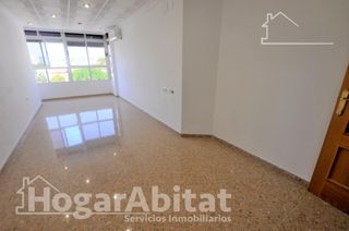 Flat  Avenida gaspar aguilar. Amplio con garaje y ascensor junto hospital peset
