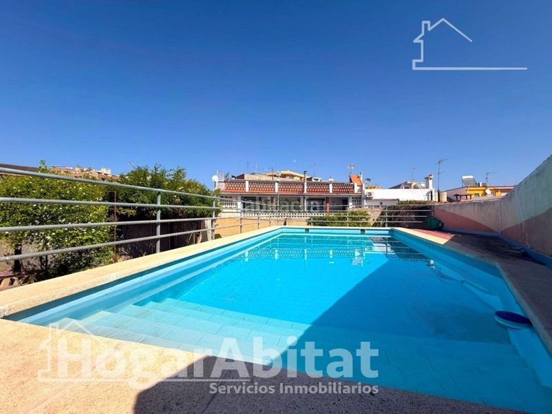 Foto 6708fc6e-37de-48cf-9ac9-0f19fc2551b9. Casa amb aparcament piscina a Benaguasil