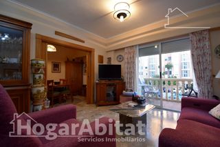 Etagenwohnung  Calle de joan fuster. Impresionante! amplio con 4 dormitorios, terraza y garaje junto