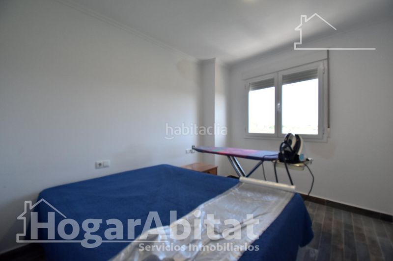 Foto a06780b4-fa9e-4436-9d39-3abd71a9d32d. Casa adossada amb aparcament a Guardamar