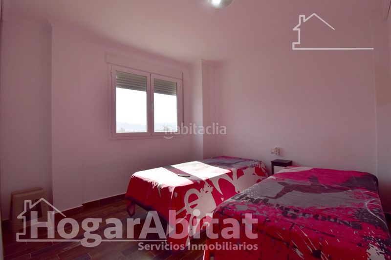 Foto a2925203-c613-450b-9f6b-c927e192e2e7. Casa adossada amb aparcament a Guardamar