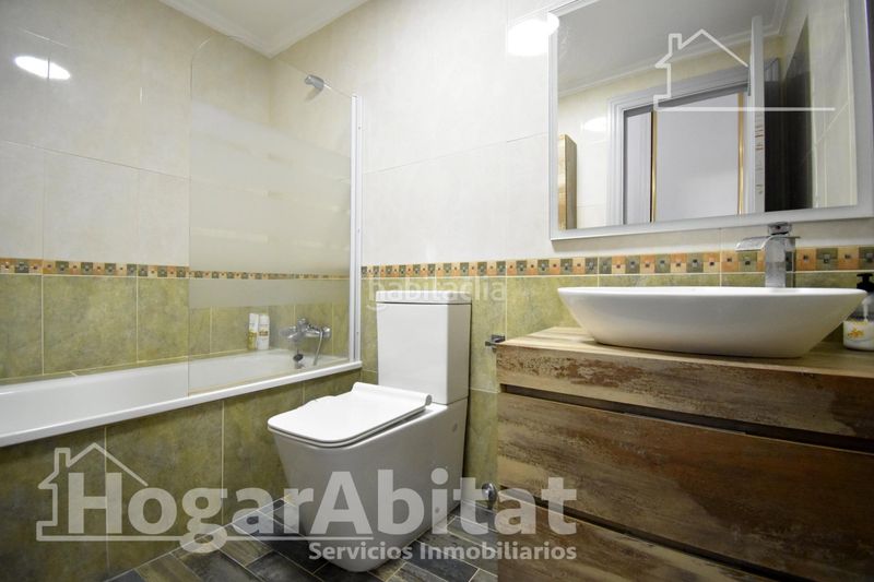 Foto e7ed7305-5500-426a-8f66-ac65c99eda00. Casa adossada amb aparcament a Guardamar