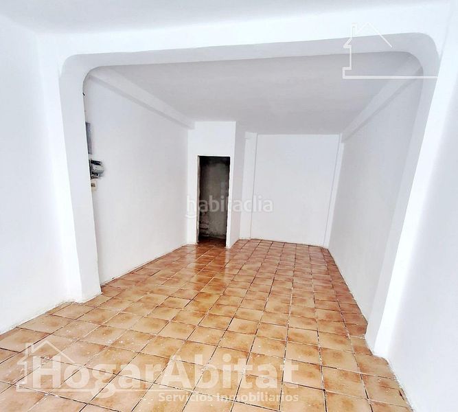 Foto 07987b86-a694-4fb8-89d2-3d0eb153a7e5. Local comercial oportunidad de inversión! local comercial luminoso y económico para reformar en Valencia