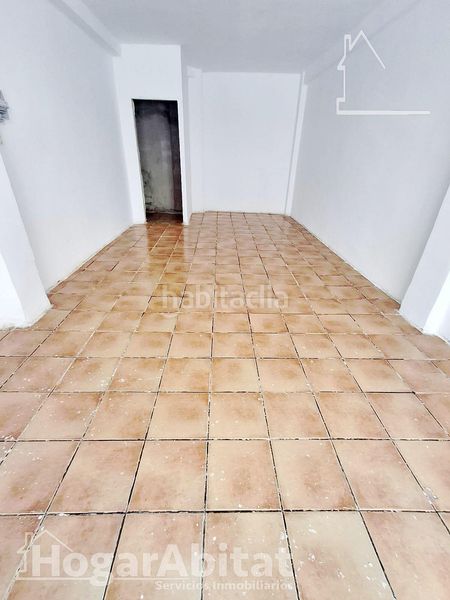 Foto f71ef7c8-b8f8-4c57-ba6b-920017574922. Local comercial oportunidad de inversión! local comercial luminoso y económico para reformar en Valencia