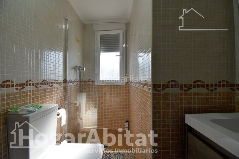 Foto 2bdb2a4a-9b62-42d1-9e10-d6a13838b0df. Casa adossada amb aparcament a Guardamar