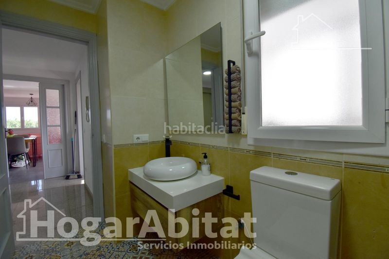 Foto 57ea43d2-8bfb-436d-a02e-cb7c55ceb366. Casa adossada amb aparcament a Guardamar