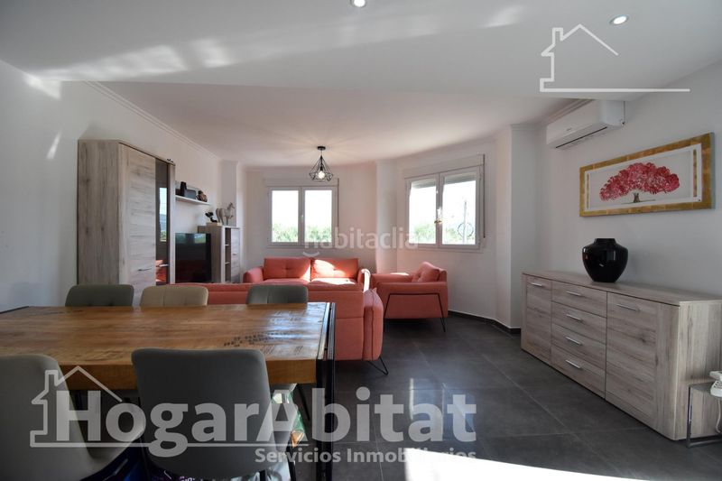 Foto 7250d161-8156-43fc-aa27-22d7697ae7a4. Casa adossada amb aparcament a Guardamar