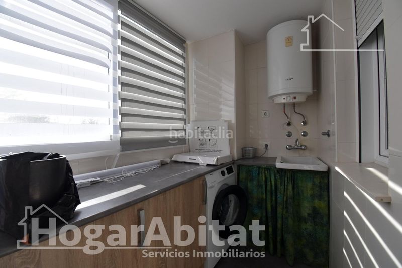 Foto a38ffafc-7799-42a6-93b0-a0aff7b3508e. Casa adossada amb aparcament a Guardamar