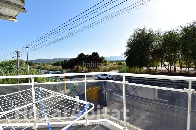 Foto cdfce685-04f1-408c-b8c2-01cc23b699c1. Casa adossada amb aparcament a Guardamar