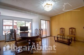 Flat  Calle moli. Esquinero exterior con balcon y mirador