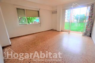 Flat  Calle san antonio. Mislata centro! amplio y esquinero con ascensor y balcón