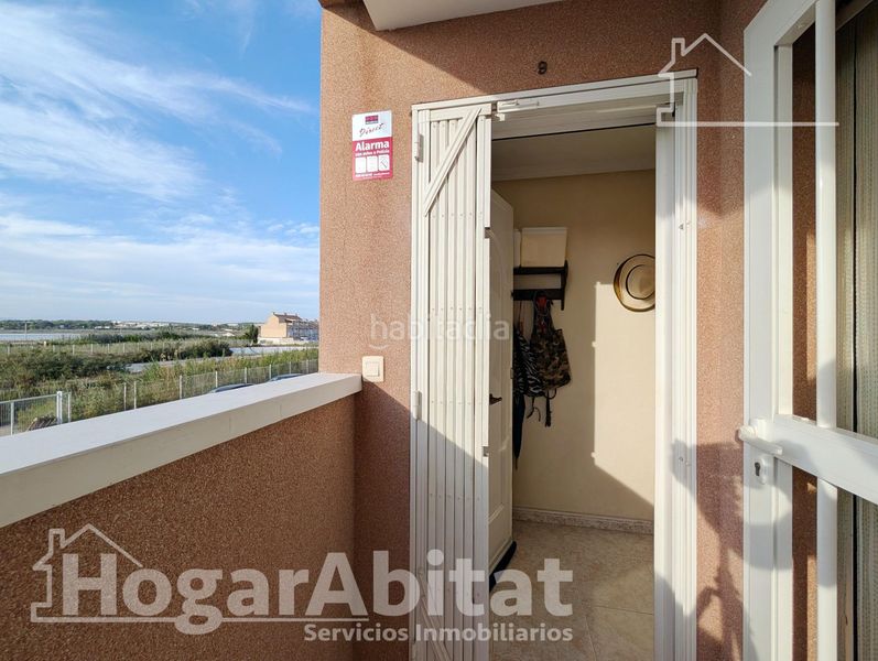 Foto d3271f41-c1b0-43c5-8219-19ad38cec9fe. Piso playa lisa! exterior y esquinero en residencial con piscina, terraza y garaje en Santa Pola