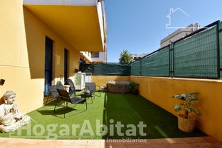 Pis  Avenida alquerieta. Exterior con terraza y piscina cerca de la playa