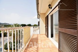 Penthouse in Jesús Pobre. Ático reformado con terraza y vistas despejadas al montgó