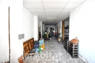 Piso  Camí-rel. Perfecto para invertir! bajo amplio para reformar con patio y tr