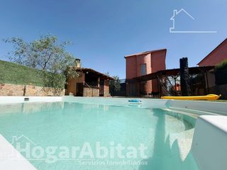 Chalet  Calle 139. Precioso chalet! amplio y reformado con piscina privada, garaje