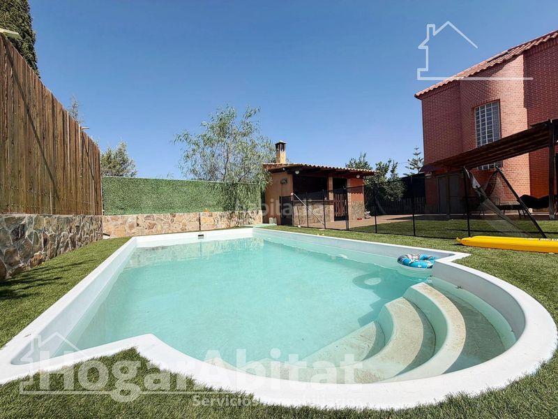 Foto f8535423-d3bc-40d9-abd2-b3cc059172d6. Xalet amb calefacció aparcament piscina a Moncada