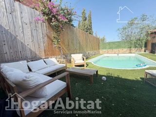 Chalet  Calle 139. Precioso chalet! amplio y reformado con piscina privada, garaje