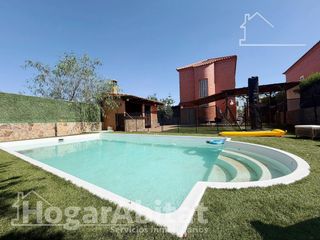 Chalet  Calle 139. Precioso chalet! amplio y reformado con piscina privada, garaje