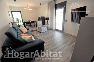 House  Calle del enebro. Espectacular chalet esquinero con amplia terraza, porche y garaj