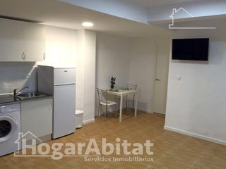 Piso  Calle de dolores alcayde. Semireformado funcional de tres dormitorios en patraix