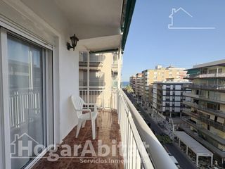 Pis  Calle poeta miguel hernández. Exterior con dos balcones cerca de la playa en cullera