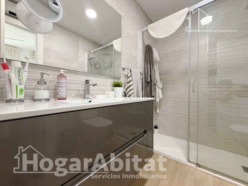 Foto 901b284b-f47f-4dc9-8310-997bb46cd09a. Àtic amb aparcament a Centro Chiva