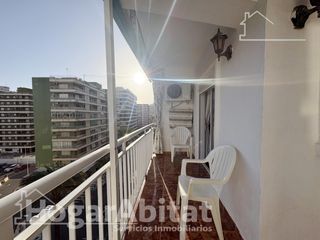 Pis  Calle poeta miguel hernández. Exterior con dos balcones cerca de la playa en cullera