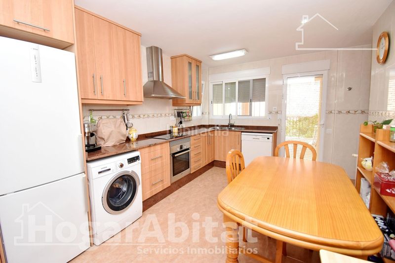 Foto d1556c51-b427-46a9-8172-04287277b39b. Chalet with heating parking pool in Cumbres de Calicanto Torrent