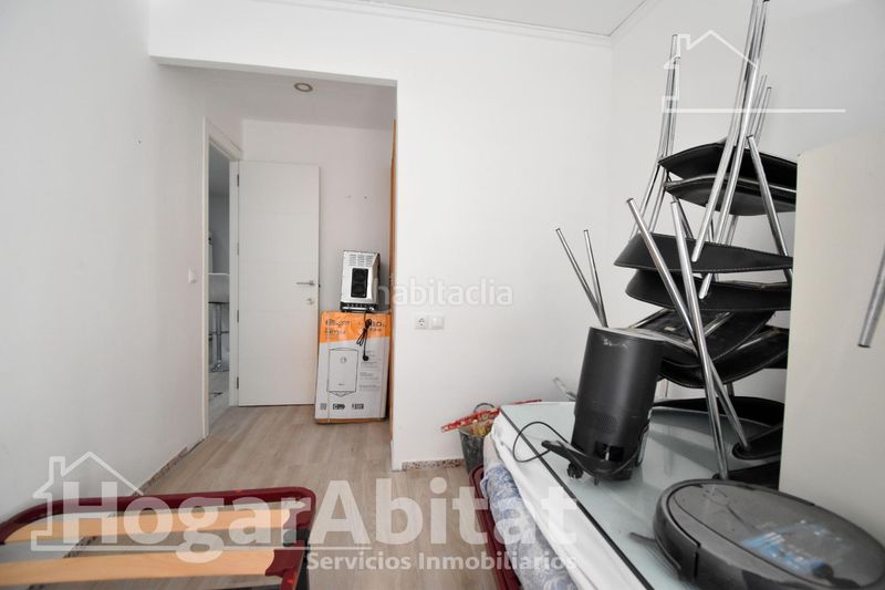 Foto f8a9ea58-ee09-4f6f-aa50-f769720365d4. Pis a Corea Gandia