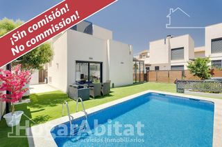 Chalet  Calle maría san gil noain. Extraordinario chalet! amplio y seminuevo con piscina privada y