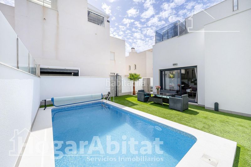 Foto c67f4c54-1de5-411a-8391-f1bfe5423975. Xalet amb piscina a Parque Acuático - Sector 25 Torrevieja