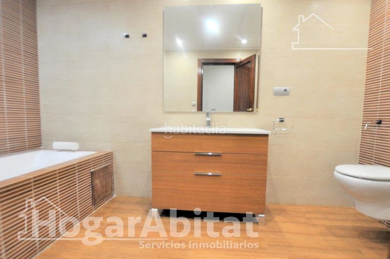 Foto 7cfc9b37-51e3-4cf9-809b-f289ffe787d3. Casa amb aparcament a Catarroja