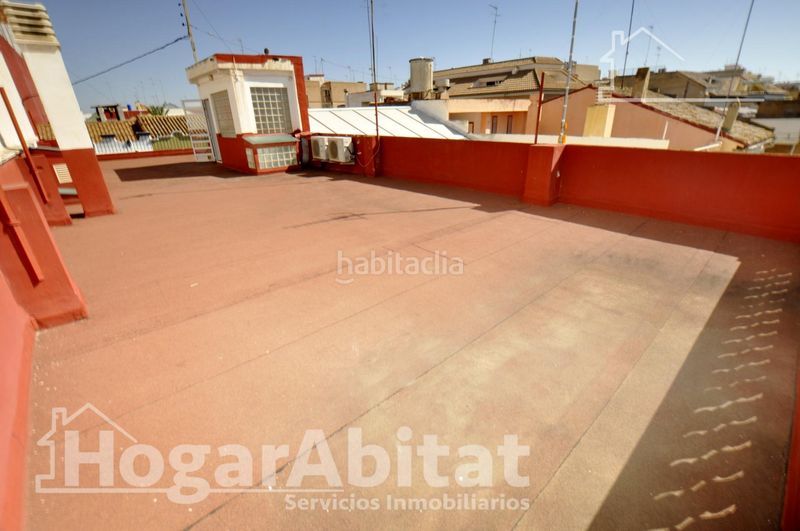 Foto f77f9ea1-b999-4e9c-bc04-28597243d5e5. Casa amb aparcament a Catarroja