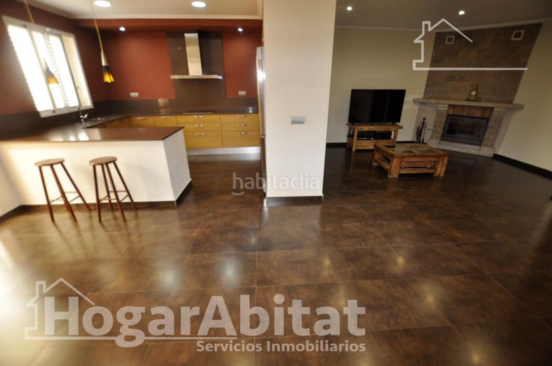 Foto 5fa061d5-88cd-42e2-b251-ba21c45656ed. Casa amb aparcament a Catarroja