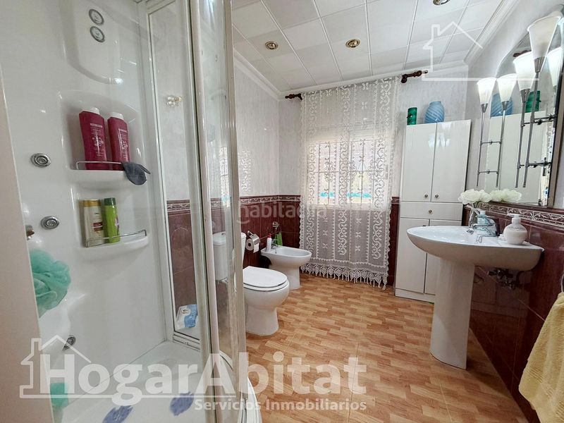 Foto 149700fe-47ff-43fb-8339-894a5426092c. Casa amb aparcament piscina a Vilamarxant