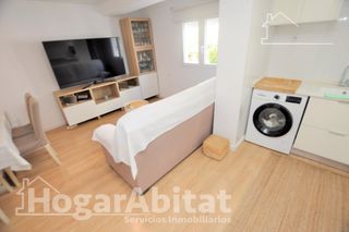 Etagenwohnung  Calle francisco sastre. Reformado y todo exterior cerca del metro en mislata