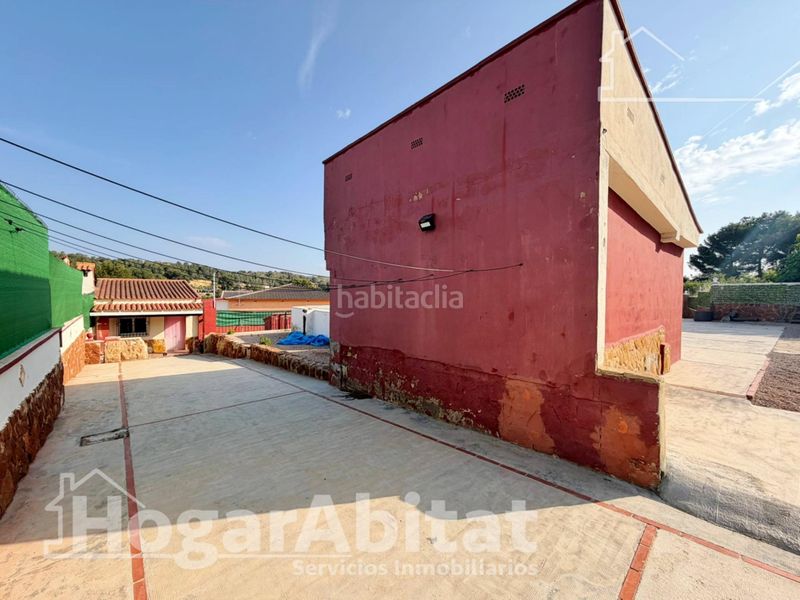 Foto 7d829dec-690a-4869-82bf-3950587595f7. Chalet  con piscina, garaje, terraza y barbacoa en Vilamarxant