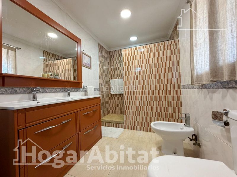Foto d9915297-f148-489e-acd5-943ee48ec7d4. Chalet  con piscina, garaje, terraza y barbacoa en Vilamarxant
